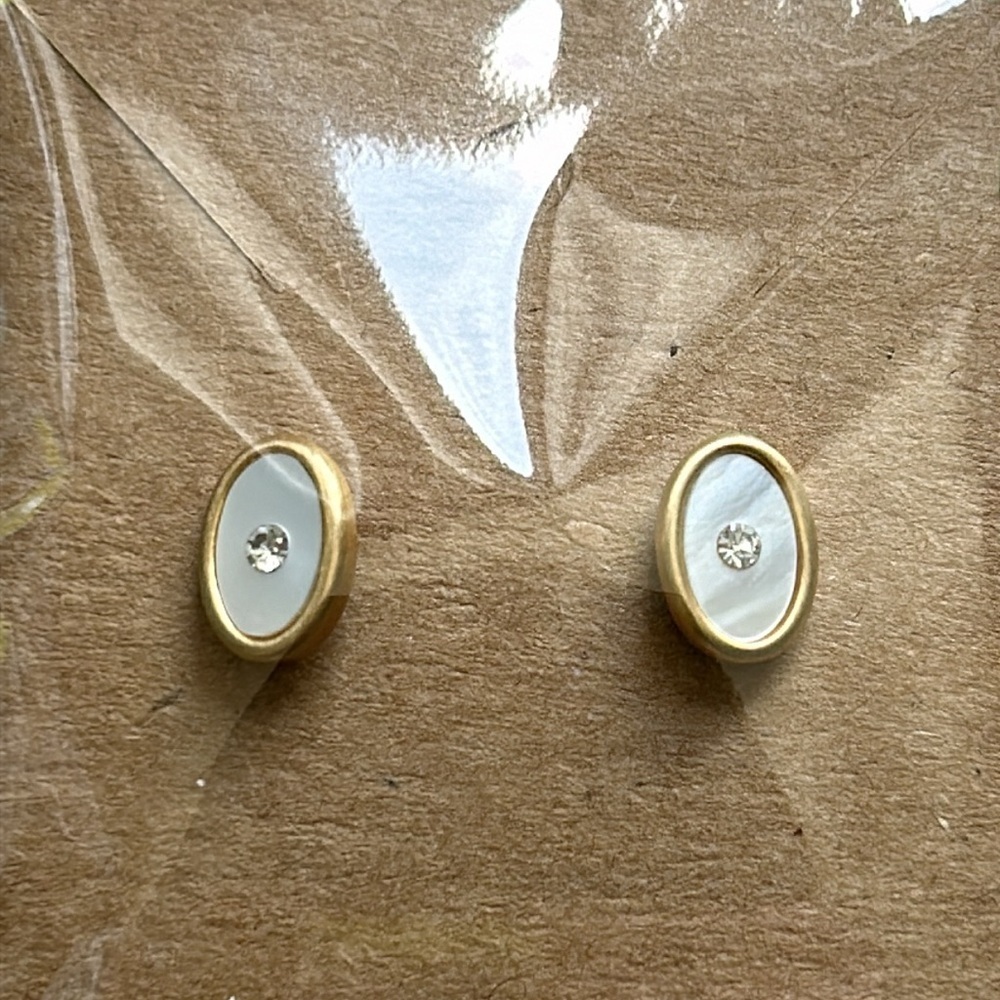Vintage AVON earring